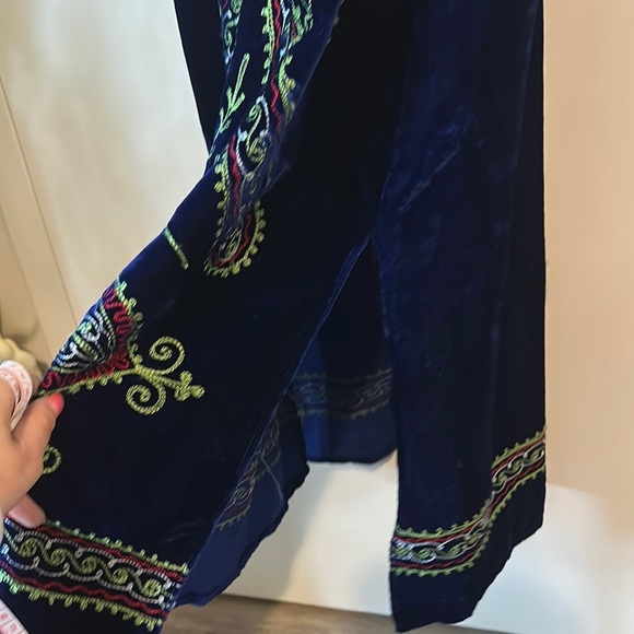 Rare Vintage 1970’s India Crushed Velvet Rayon Embroidered Blue Kaftan Maxi - Picture 6 of 16